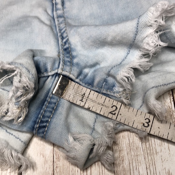 “Mudd” brand, bleach-wash, exposed button-fly, jean shorts -junior size 9 - Picture 6 of 7